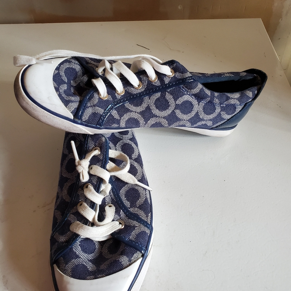 Shoes - Picture 5 of 9